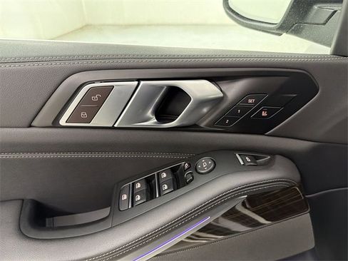 Used 2024 BMW X5 xDrive50e image 25