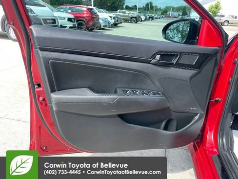 Used 2017 Hyundai Elantra Sport w/ Sport Premium Package 06 FWD image 18