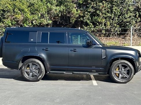 Certified 2023 Land Rover Defender 130 X-Dynamic SE image 6