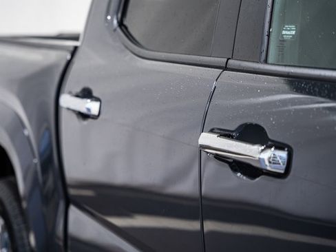 Used 2024 Toyota Tacoma Limited w/ Limited Package (LT) image 14