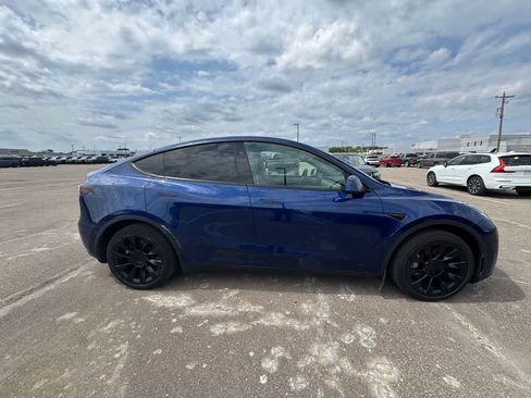 Used 2024 Tesla Model Y Long Range AWD/4WD image 6