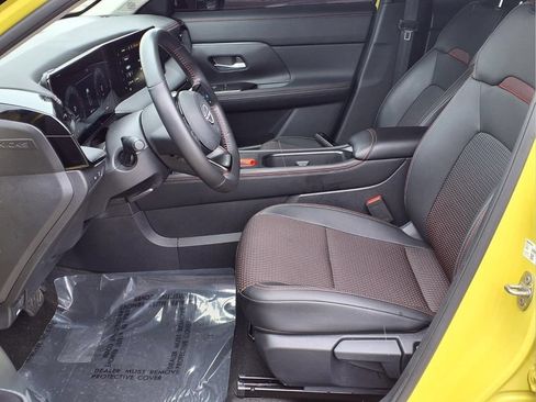 Used 2025 Nissan Kicks SR FWD image 21