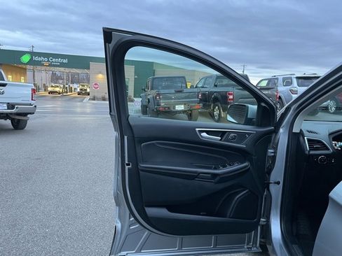 Used 2024 Ford Edge Titanium image 25