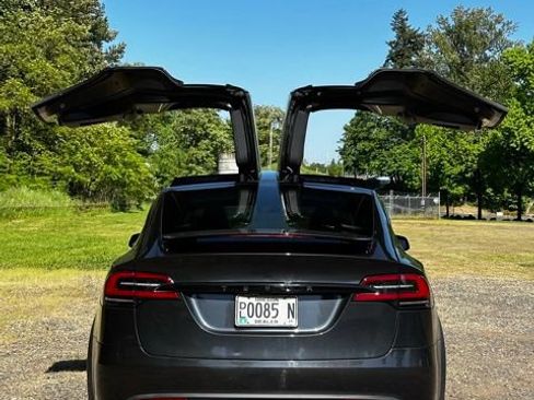 Used 2024 Tesla Model X AWD/4WD image 7