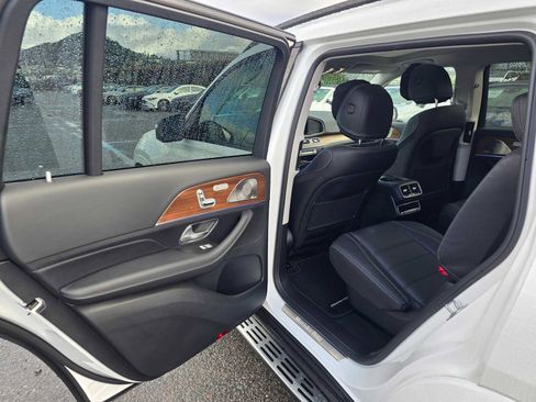 Used 2026 Mercedes-Benz GLS 450 4MATIC image 17