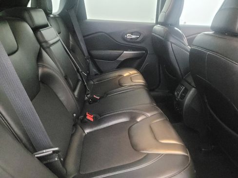 Used 2019 Jeep Cherokee Latitude Plus w/ Comfort/Convenience Group image 19