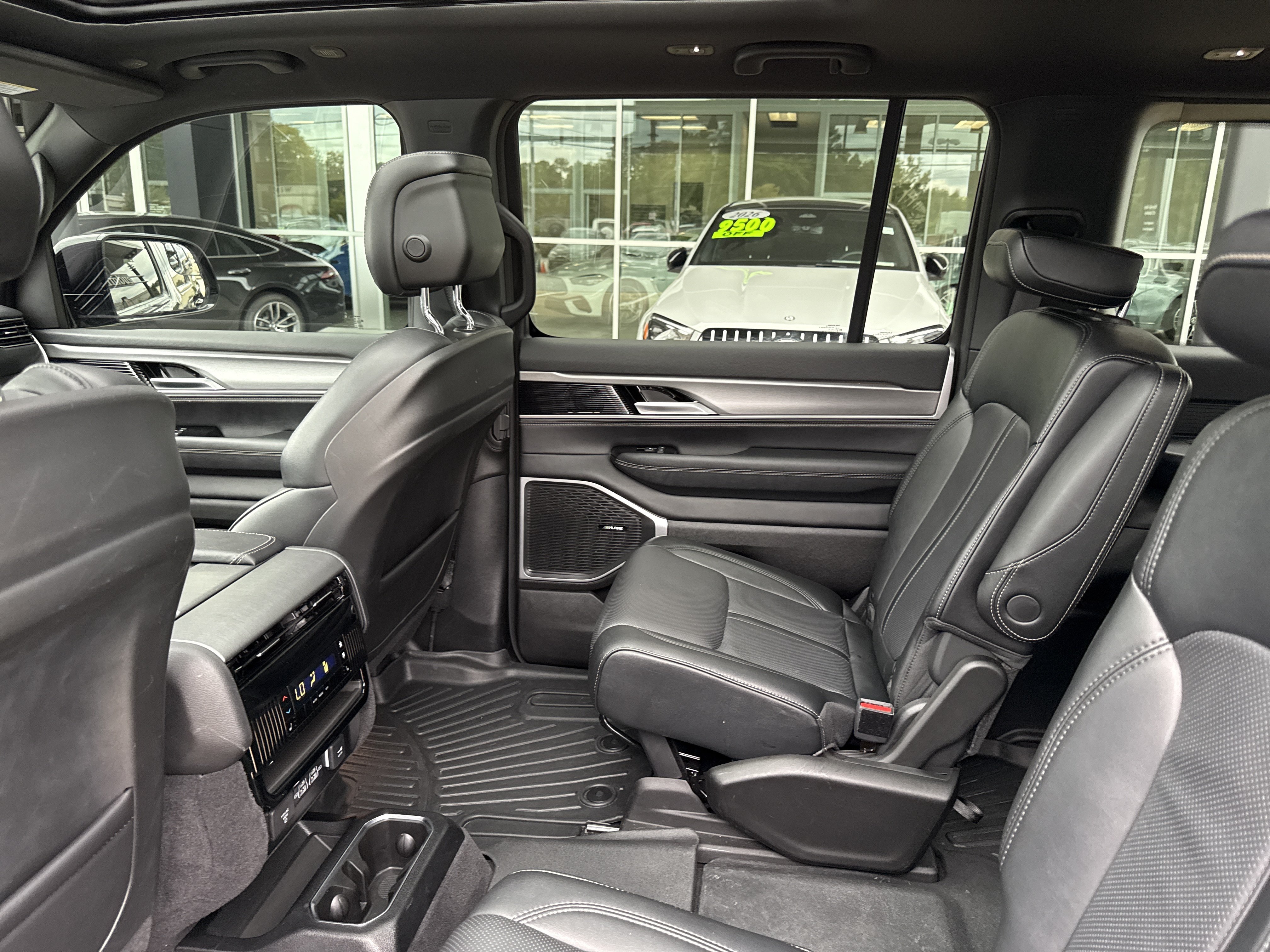Used 2025 Jeep Wagoneer Series II w/ Premium Group I AWD/4WD image 28