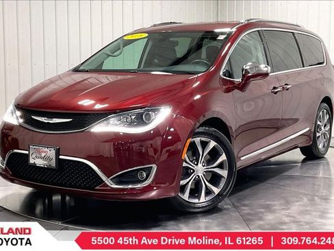 Used 2018 Chrysler Pacifica Limited FWD image 1