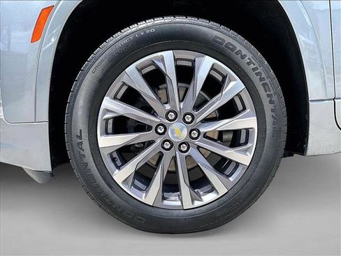 Used 2023 Chevrolet Traverse Premier FWD image 10