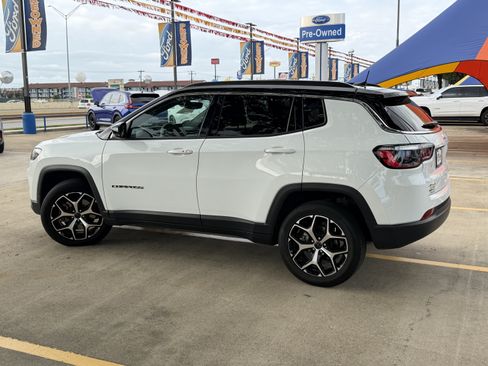 Used 2025 Jeep Compass Limited AWD/4WD image 11