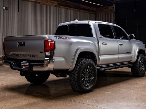 Used 2021 Toyota Tacoma SR5 RWD image 9
