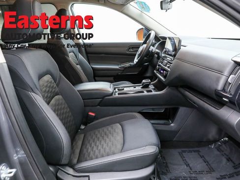 Used 2024 Nissan Pathfinder S image 23