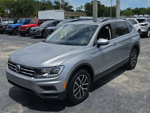 Used 2021 Volkswagen Tiguan SE w/ Panoramic Sunroof Package FWD image 27