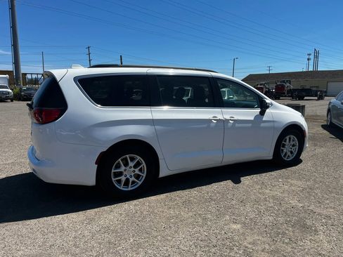 Used 2020 Chrysler Voyager Lxi FWD image 3