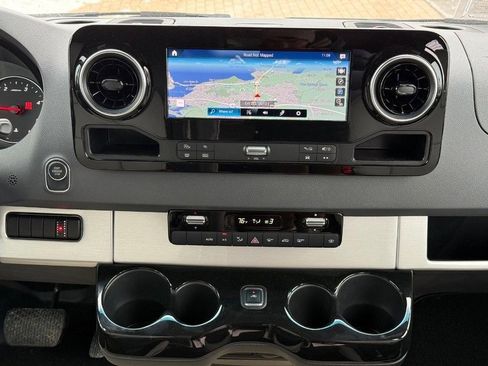 Used 2021 Mercedes-Benz Sprinter 2500 image 14