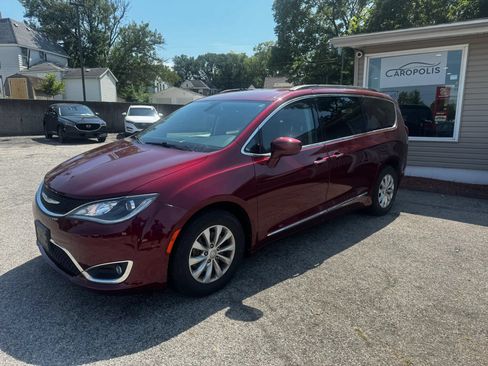 Used 2017 Chrysler Pacifica Touring-L FWD image 1