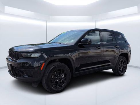 Used 2024 Jeep Grand Cherokee Altitude AWD/4WD image 7