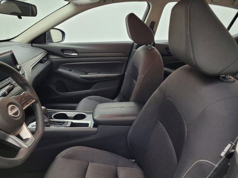 Used 2024 Nissan Altima 2.5 SV image 17