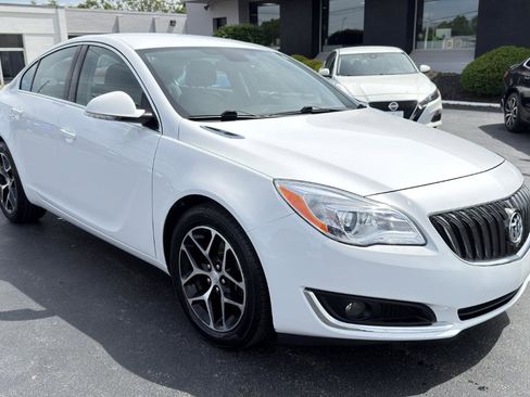 Used 2017 Buick Regal Sport Touring FWD image 2