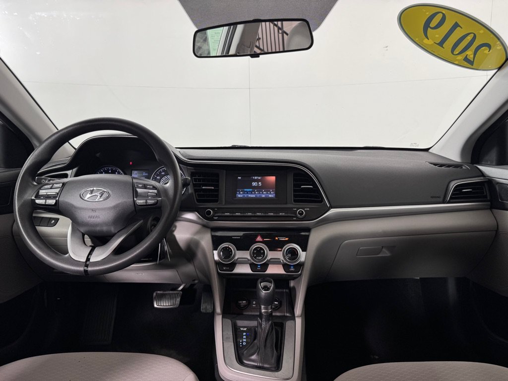 Used 2019 Hyundai Elantra SE FWD image 21