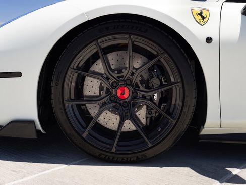 Used 2018 Ferrari 488 GTB RWD image 12