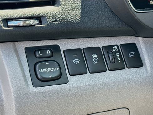 Used 2012 Toyota Highlander Limited w/ Tow Pkg AWD/4WD image 11