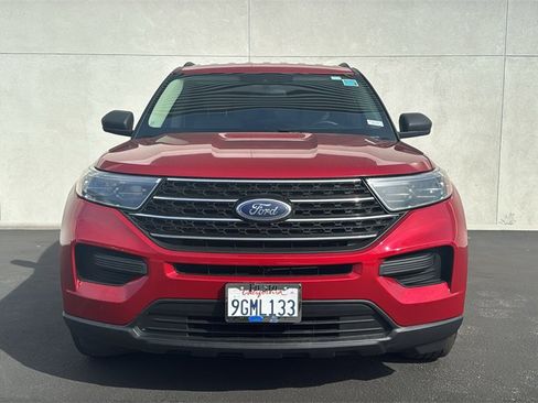 Certified 2023 Ford Explorer XLT image 2