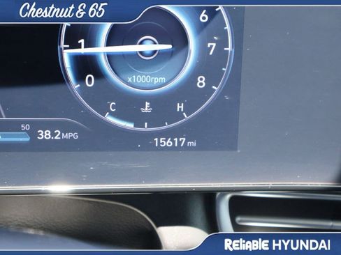 Certified 2025 Hyundai Elantra SEL FWD image 31
