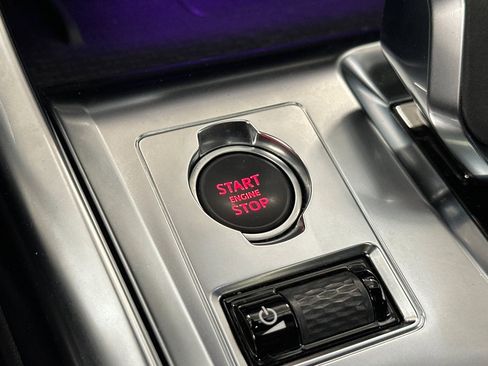 Used 2022 Jaguar XF R-Dynamic SE image 33