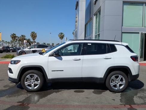 Used 2023 Jeep Compass Latitude image 2