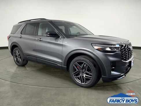 Used 2025 Ford Explorer ST-Line w/ Premium Package image 4