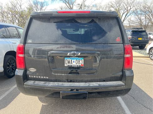 Used 2019 Chevrolet Suburban LT image 5