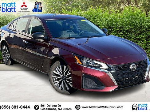 Used 2024 Nissan Altima 2.5 SV image 2