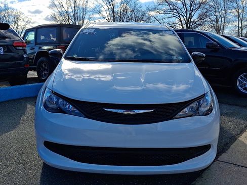 New 2026 Chrysler Voyager LX image 2