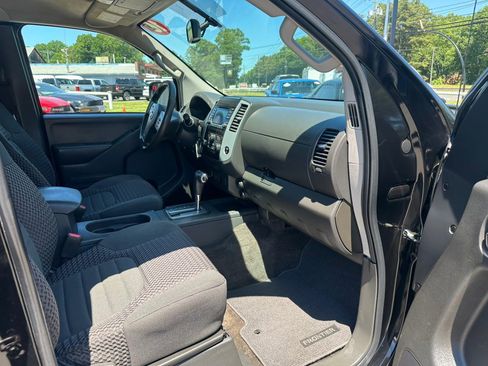 Used 2016 Nissan Frontier SV w/ SV Value Truck Package AWD/4WD image 13