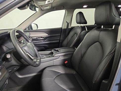 Used 2025 Toyota Grand Highlander FWD image 13