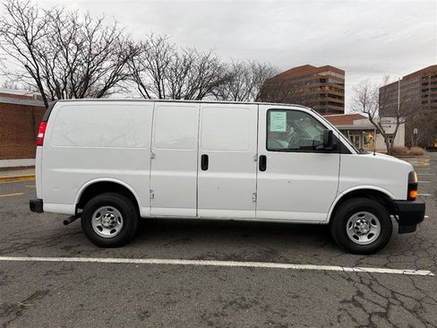 Used 2021 Chevrolet Express 2500 w/ Driver Convenience Package RWD image 7