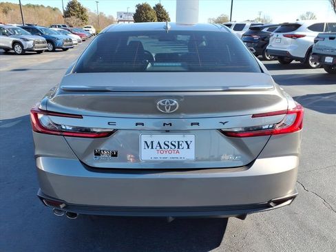 Used 2025 Toyota Camry SE image 4