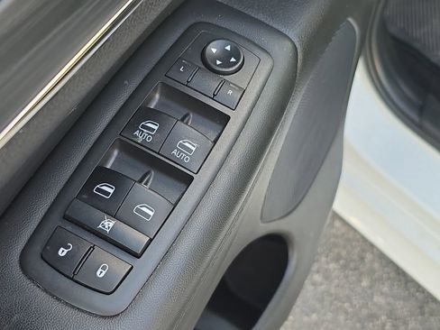 Used 2020 Jeep Grand Cherokee Limited X image 11