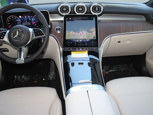 Used 2026 Mercedes-Benz GLC 300 4MATIC image 17