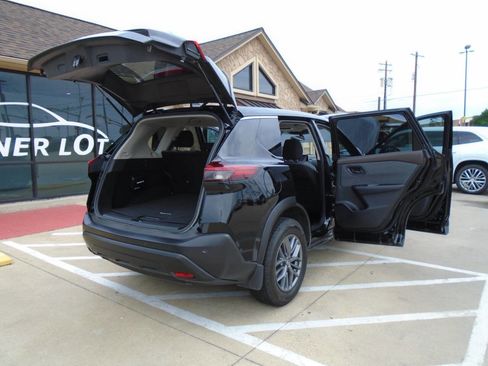 Used 2021 Nissan Rogue S image 22