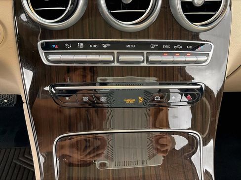 Used 2021 Mercedes-Benz GLC 300 4MATIC image 34