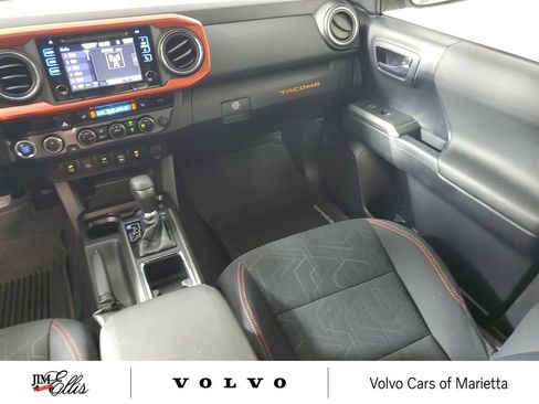 Used 2017 Toyota Tacoma TRD Sport w/ Premium & Technology Package AWD/4WD image 18