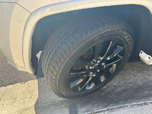 Used 2018 Jeep Grand Cherokee Altitude AWD/4WD image 31