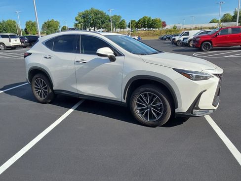 Used 2025 Lexus NX 250 FWD w/ Premium Package image 2