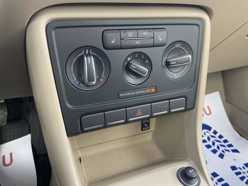 Used 2013 Volkswagen Beetle 2.5 image 12