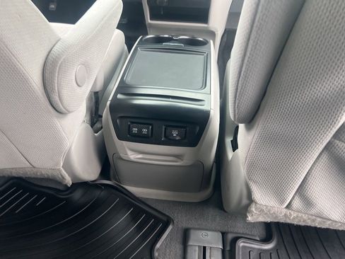 Used 2019 Toyota Sienna LE image 18