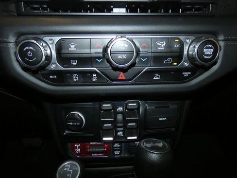 Used 2024 Jeep Wrangler Unlimited Rubicon w/ XTREMEE 35" Tire Package image 15