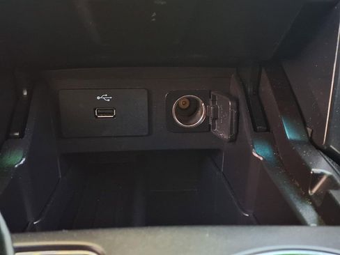 Used 2017 Ford Explorer XLT FWD image 10