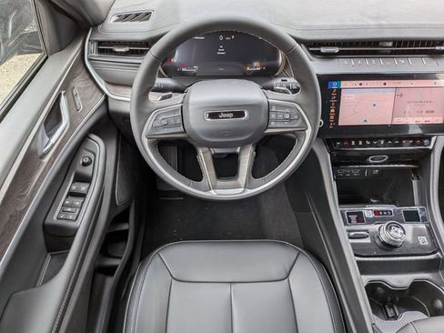 New 2026 Jeep Grand Cherokee Limited AWD/4WD image 15